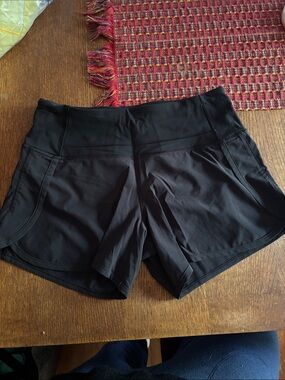 Lululemon mid rise speed up shorts size 2